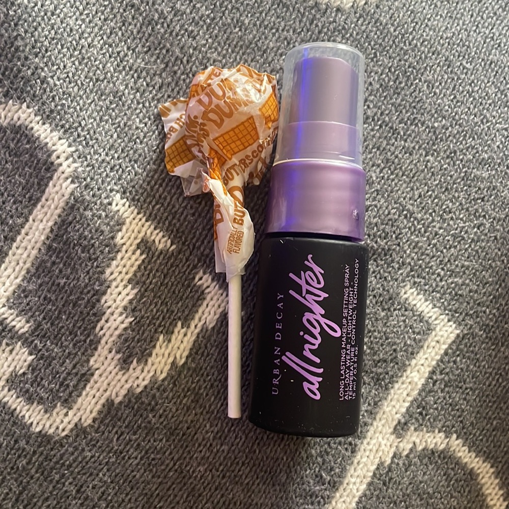 Urban Decay Setting Spray - Picture 3 of 3